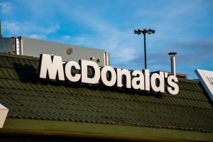 Warszawa: pawilon z McDonald's zostanie wyburzony, lokal działał do 1 maja