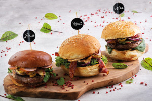 3 sposoby na domowe burgery. Jak zrobić je w najprostszej oraz wykwintnej wersji?