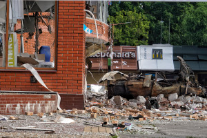 Odessa zbombardowana przez Rosjan. McDonald's w gruzach