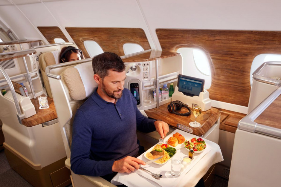 Emirates wprowadza usługę rezerwacji posiłków przed lotem