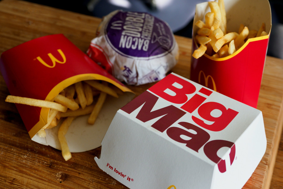 Czy spadek cen żywności zachęci fast foody do obniżek?