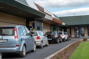 Czy na McDrive można palić papierosy? Oświadczenie McDonald's po awanturze