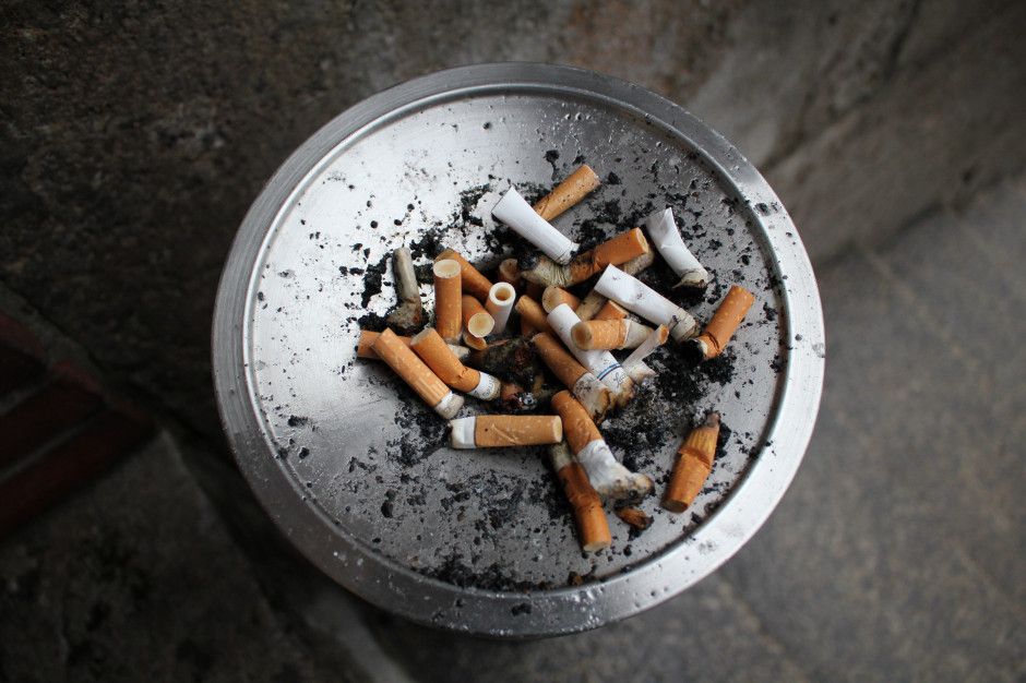 Zaostrzenie przepisów antynikotynowych. Jak wprowadzić zakaz palenia papierosów?