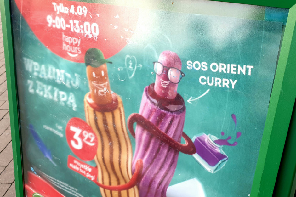 Żabka sprzedaje fioletowe hot dogi