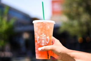 Napoje owocowe bez owoców. Klienci Starbucks żądają gigantycznego odszkodowania