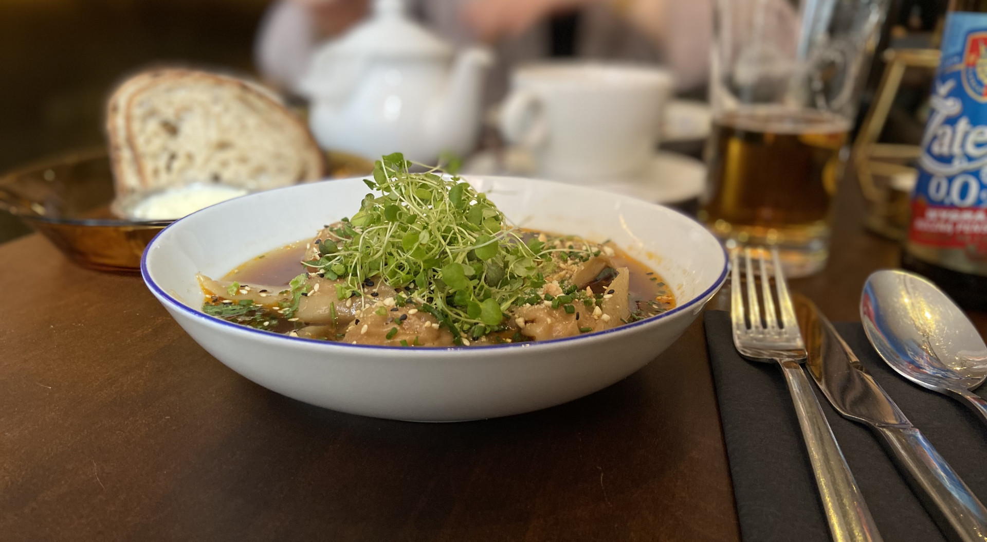 Gastronomia w warszawskich biurowcach. Pracownicy narzekają na braki w ...