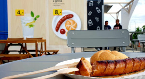 IKEA: Polacy uwielbiają grillować. Kiełbaska z bułką znów w niskiej cenie